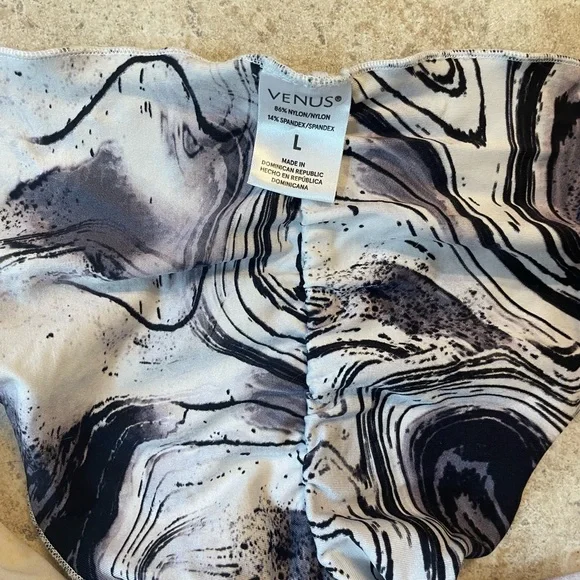 VENUS Black and White Bikini Set -never worn. Size L but seems more like M. - Picture 3 of 4